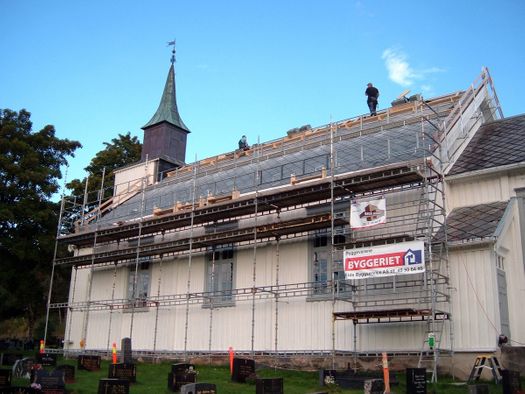 Rehabilitering av Eide Kirke, nytt skifertak.